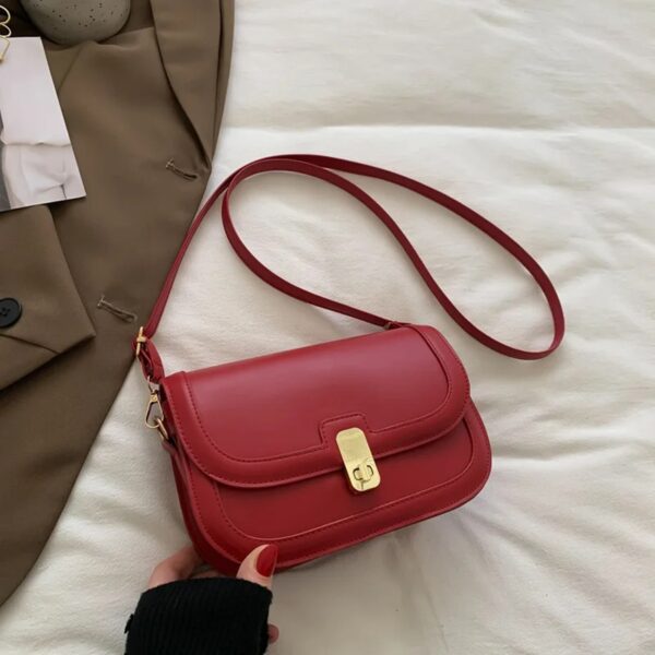 CARTERA MODELO BANDOLERO EN CUERO PU ROJA
